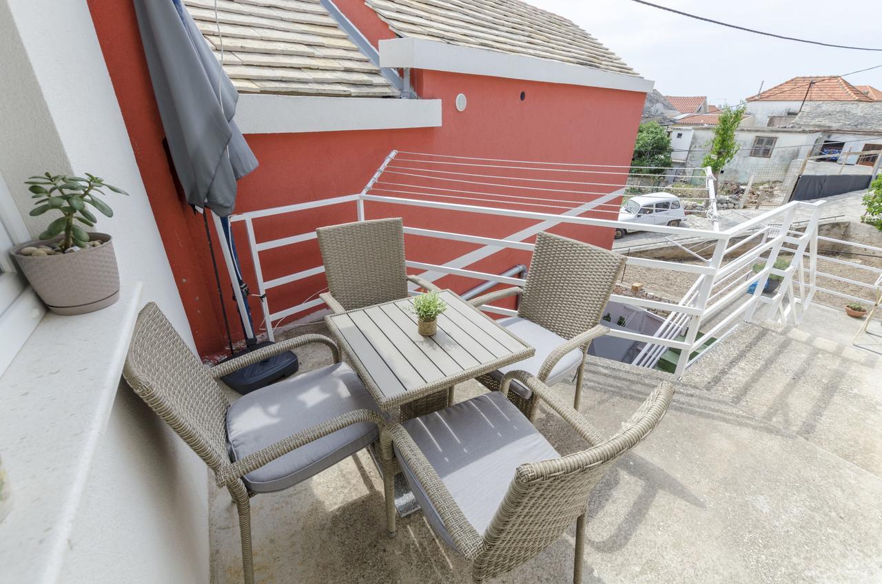 Apartments Dasa Primosten Exterior photo