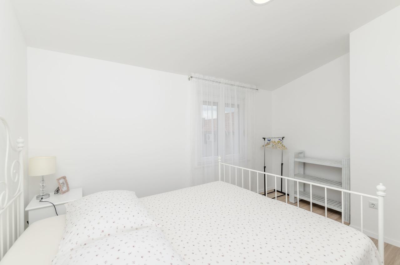 Apartments Dasa Primosten Exterior photo