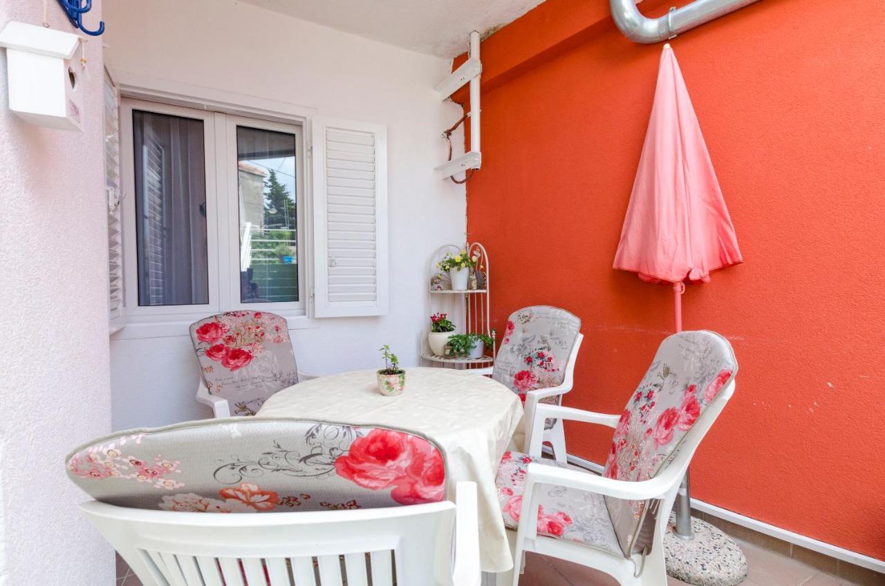 Apartments Dasa Primosten Exterior photo